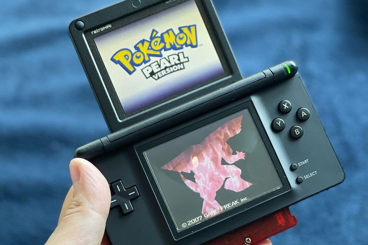 Immagine di Tutto diventa più bello se ci si attacca lo schermo di un Game Boy Advance SP