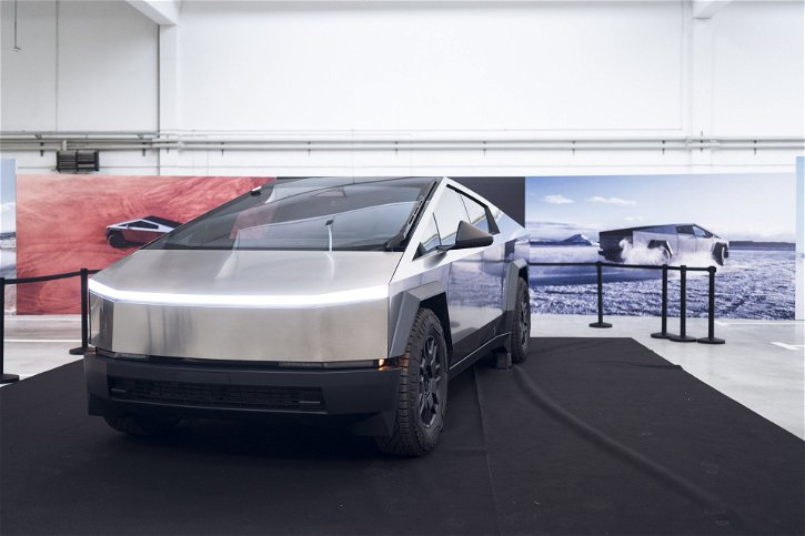 Immagine di Tesla Cybertruck è in vendita in Europa, ma costa più di una Lamborghini