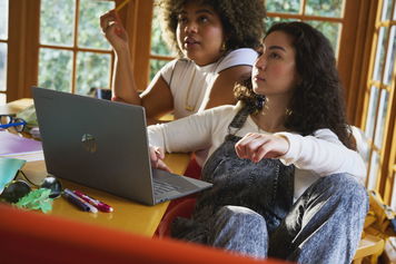 Mandare in corto i Chromebook della scuola è il nuovo, orribile, trend su TikTok
