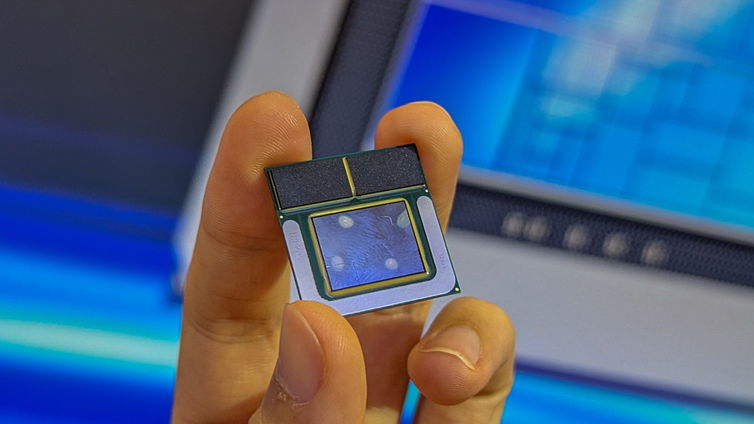 Immagine di Intel Lunar Lake: nuove immagini mostrano l'interno del processore