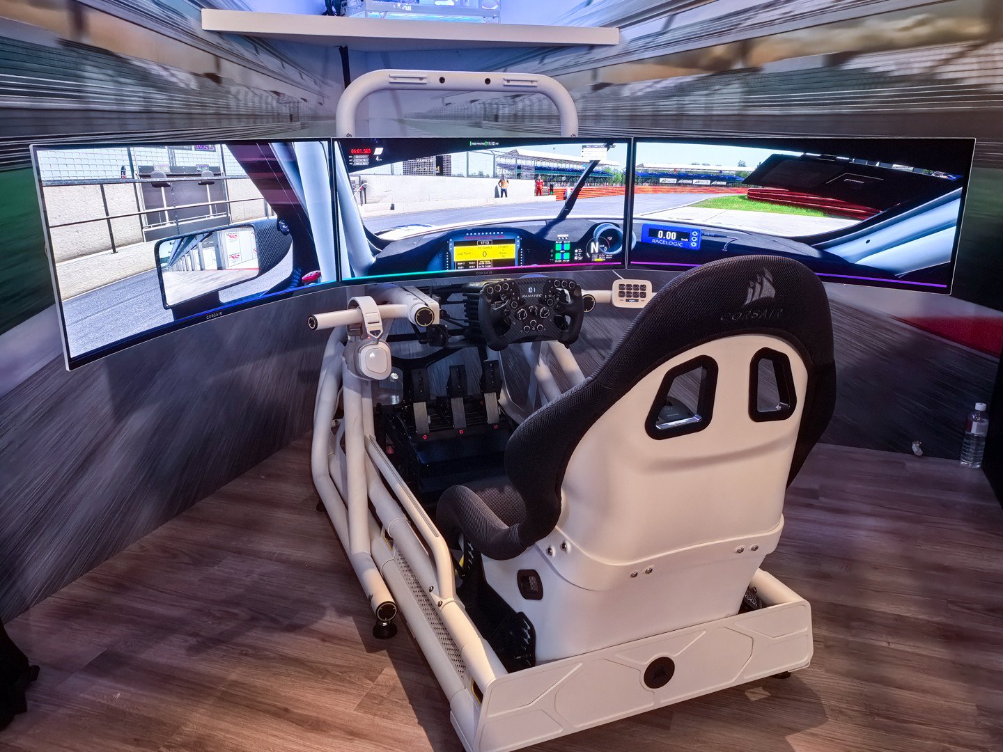 Immagine di Corsair debutta nel mondo dei sim racing in grande stile con due nuovi simulatori