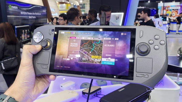 Immagine di Zotac Zone sfida la Steam Deck con un OLED a 120Hz e controlli extra personalizzabili