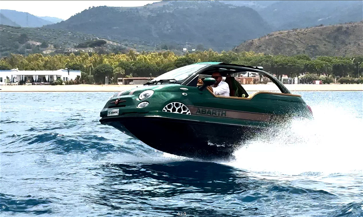 Immagine di La 500 Abarth si trasforma, ora può anche viaggiare in acqua come un mini offshore