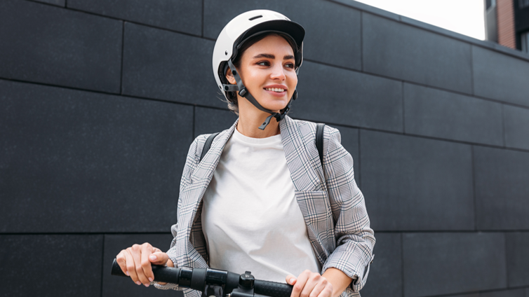 Immagine di Assosharing in difesa della libertà urbana: no al casco sui monopattini