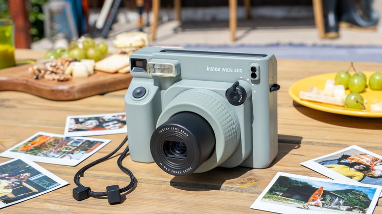 Immagine di Fujifilm presenta la nuova Instax Wide 400 insieme a un aggiornamento della Instax mini LiPlay 2-in-1