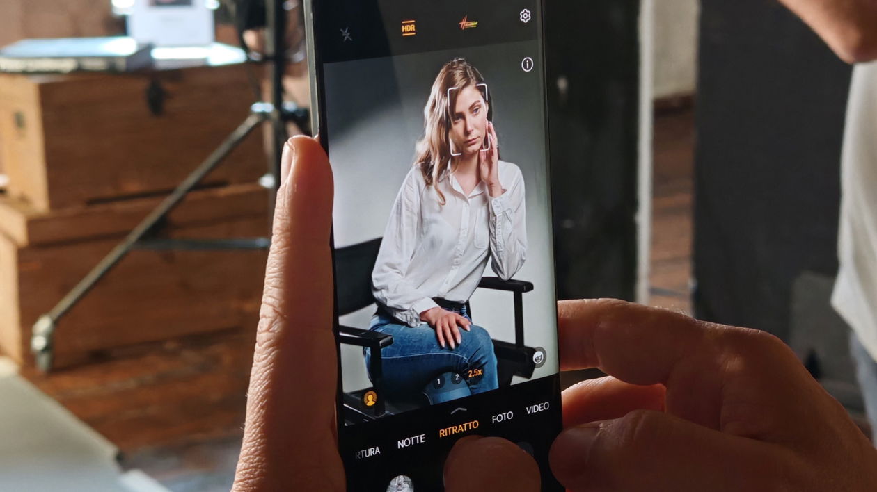 Immagine di Storia di un ritratto perfetto: come Honor 200 Pro ha catturato la magia dello studio Harcourt