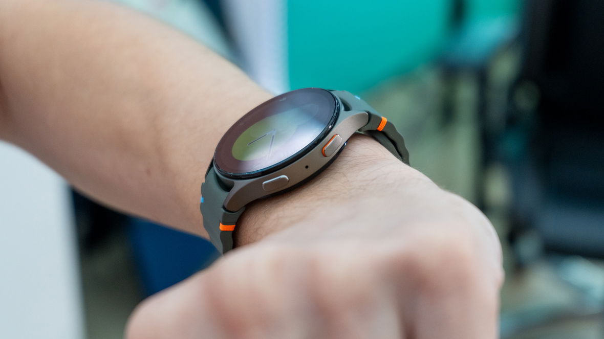 Basta regali, Samsung vuole un abbonamento sui Galaxy Watch (e non solo)
