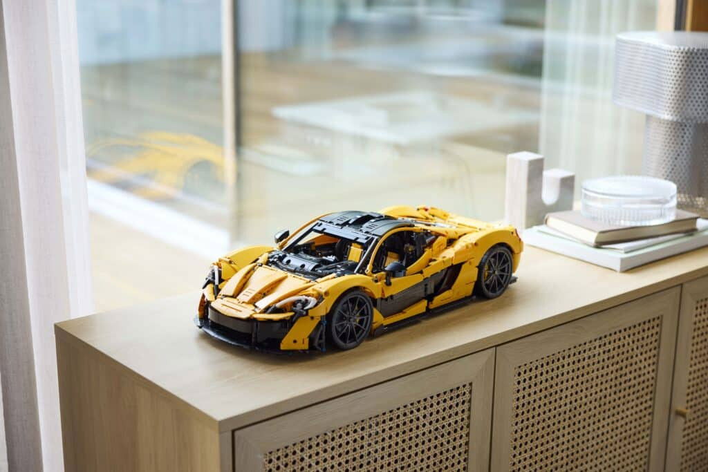 Immagine di LEGO Technic McLaren P1 ufficiale: un enorme set in scala 1:8 con quasi 4mila mattoncini