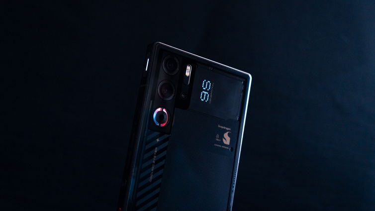 Immagine di RedMagic 10 Ultra avrà uno schermo enorme e quasi 7000mAh di batteria