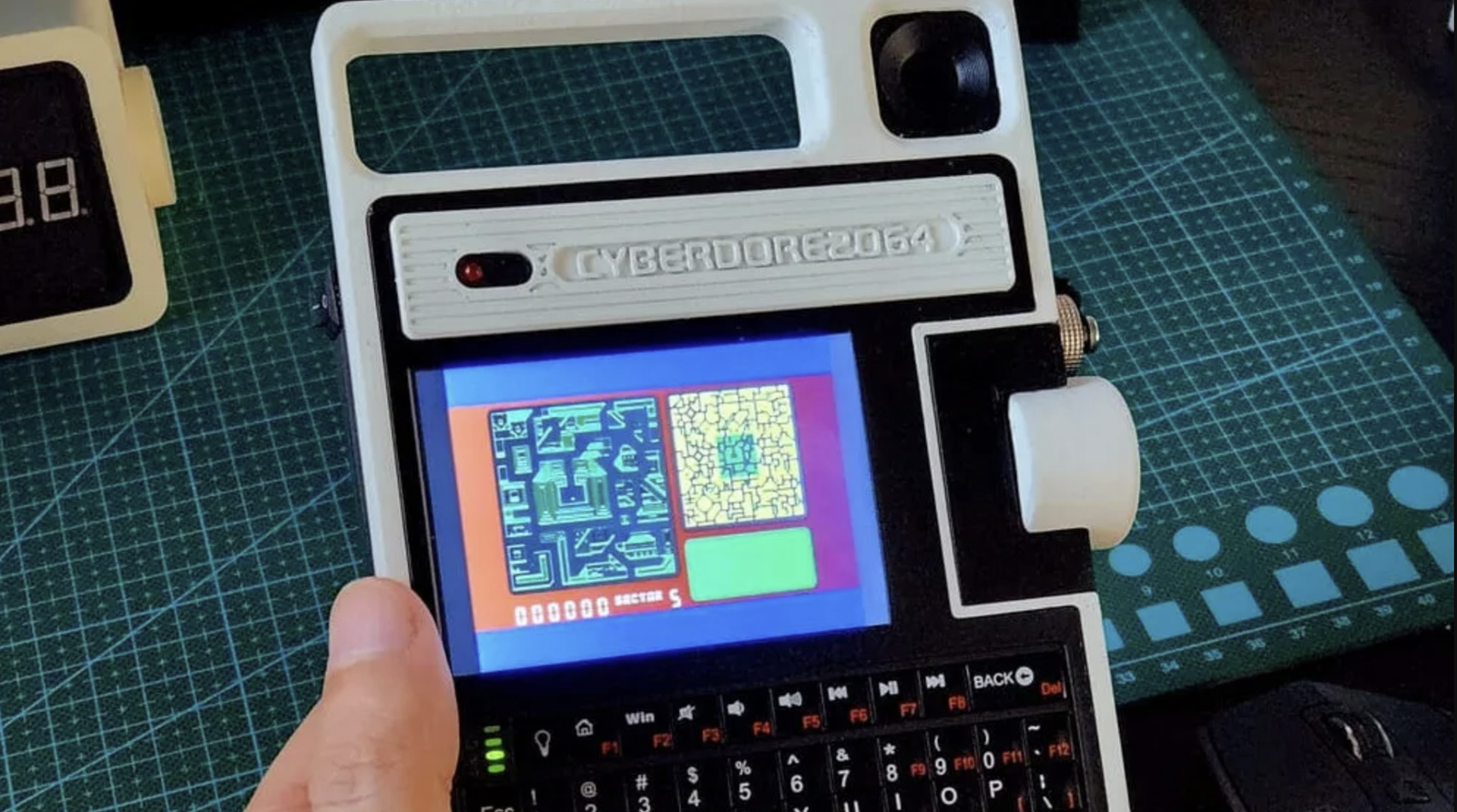 Immagine di Cyberdore 2064: il cyberdeck del futuro è qui