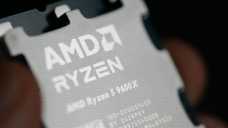 Immagine di AMD potenzia Zen 5: TDP a 105W per Ryzen 5 e Ryzen 7, ridotta la latenza tra i core