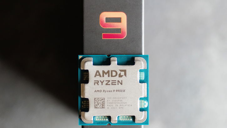 Immagine di AMD Ryzen 9 9950X3D, trapelate le specifiche complete su CPU-Z