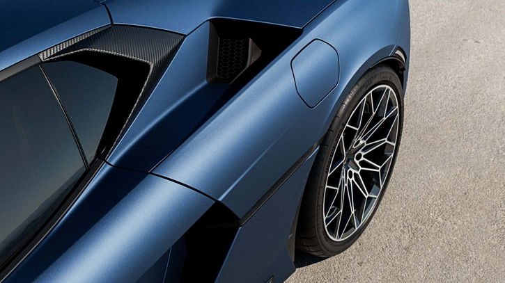 Immagine di Per Lamborghini i carburanti sintetici salveranno i motori