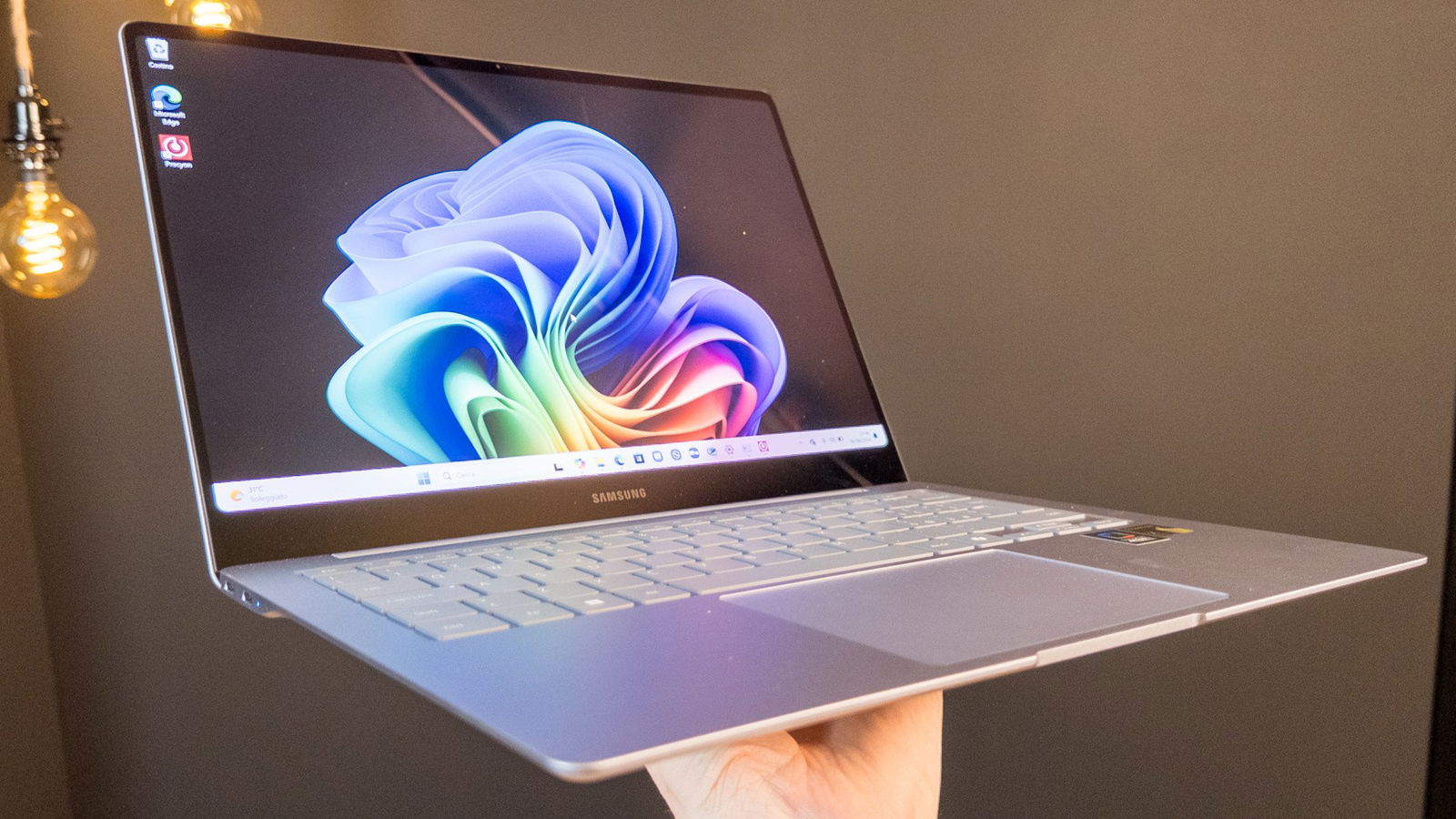 Immagine di Recensione Samsung Galaxy Book4 Edge, Copilot+ PC