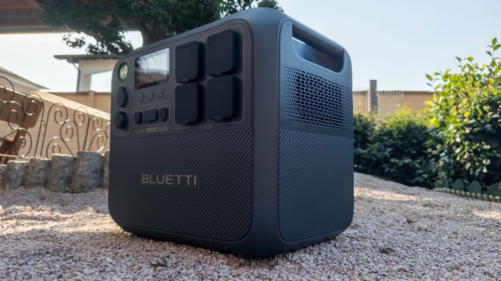 Immagine di Bluetti AC200L, la centrale elettrica con la ricarica super veloce | Test & Recensione