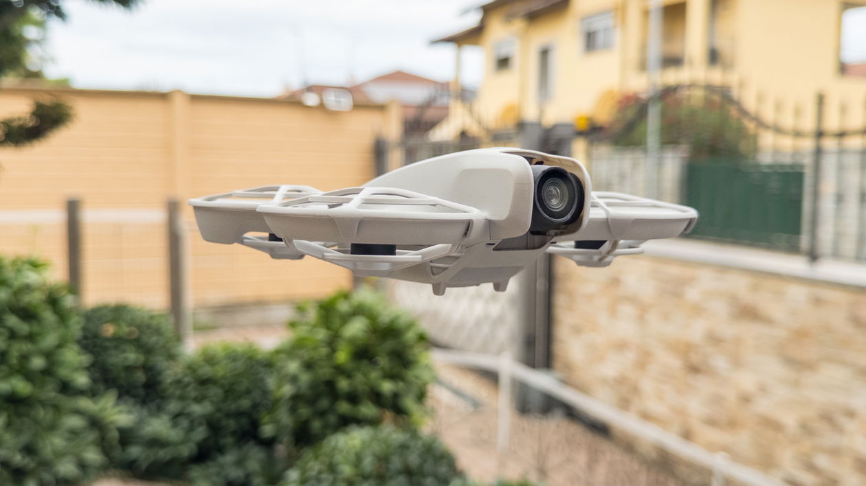 Immagine di DJI Neo, il nuovo selfie-drone che costa pochissimo | Test & Recensione