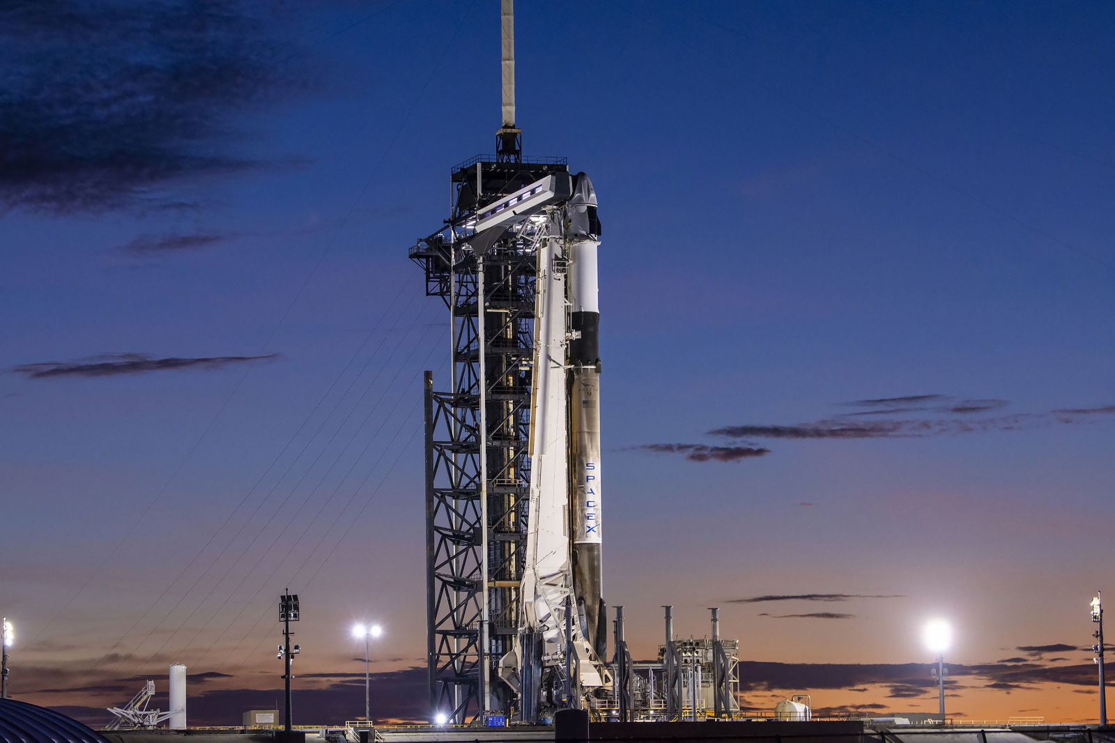 Immagine di SpaceX cattura un razzo in volo: un successo storico