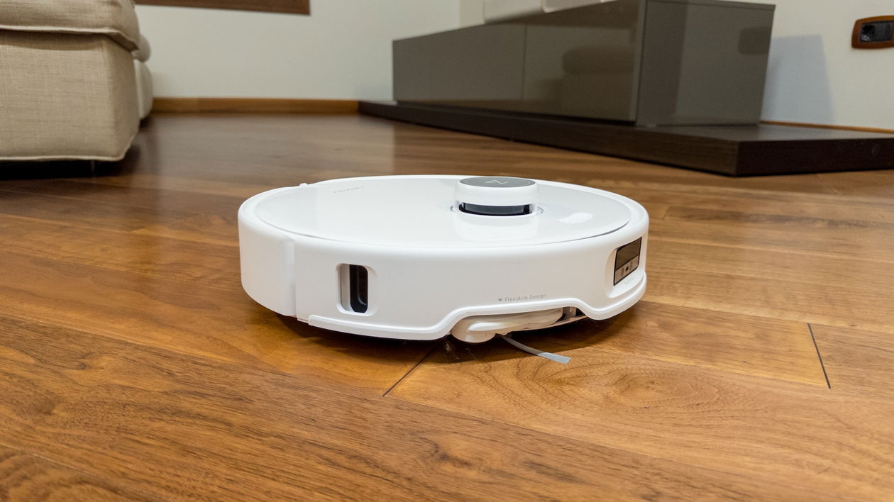 Immagine di Roborock Qrevo Curv, il robot aspirapolvere che pulisce in ogni angolo | Test & Recensione