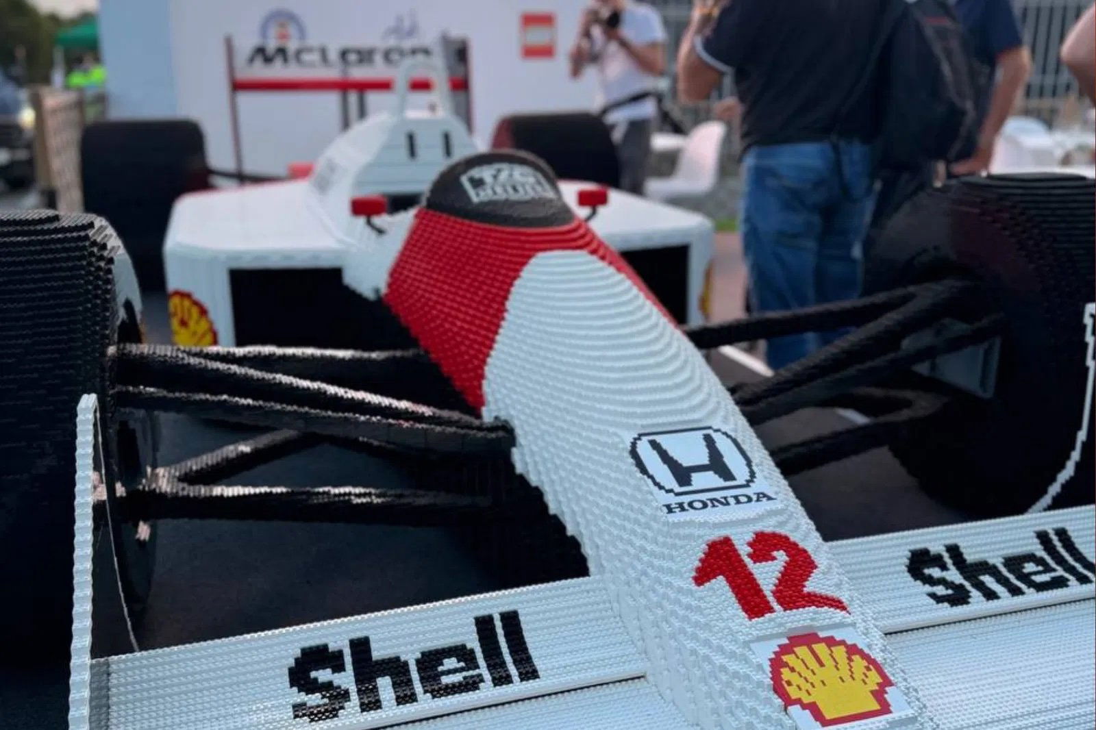 Immagine di 400.000 mattoncini Lego per costruire la MCLAREN MP4/4