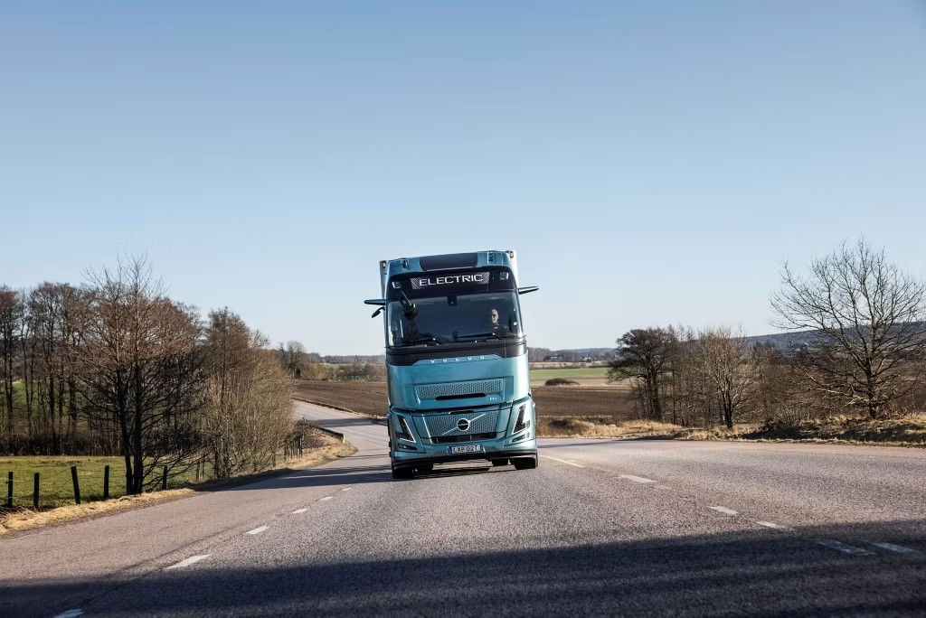 Immagine di Rivoluzione Volvo: svelato camion elettrico con 600 km autonomia