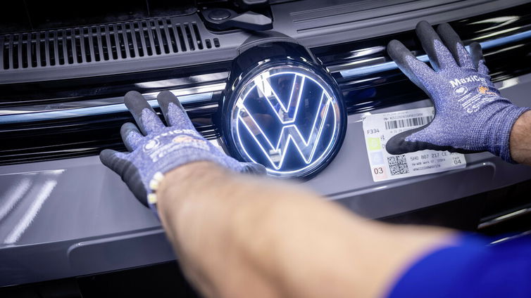 Immagine di Volkswagen sull'orlo del baratro: ultimatum di 2 anni per la sopravvivenza