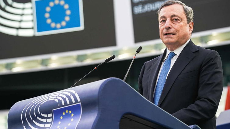 Immagine di Mario Draghi critico verso lo stop ai motori termici