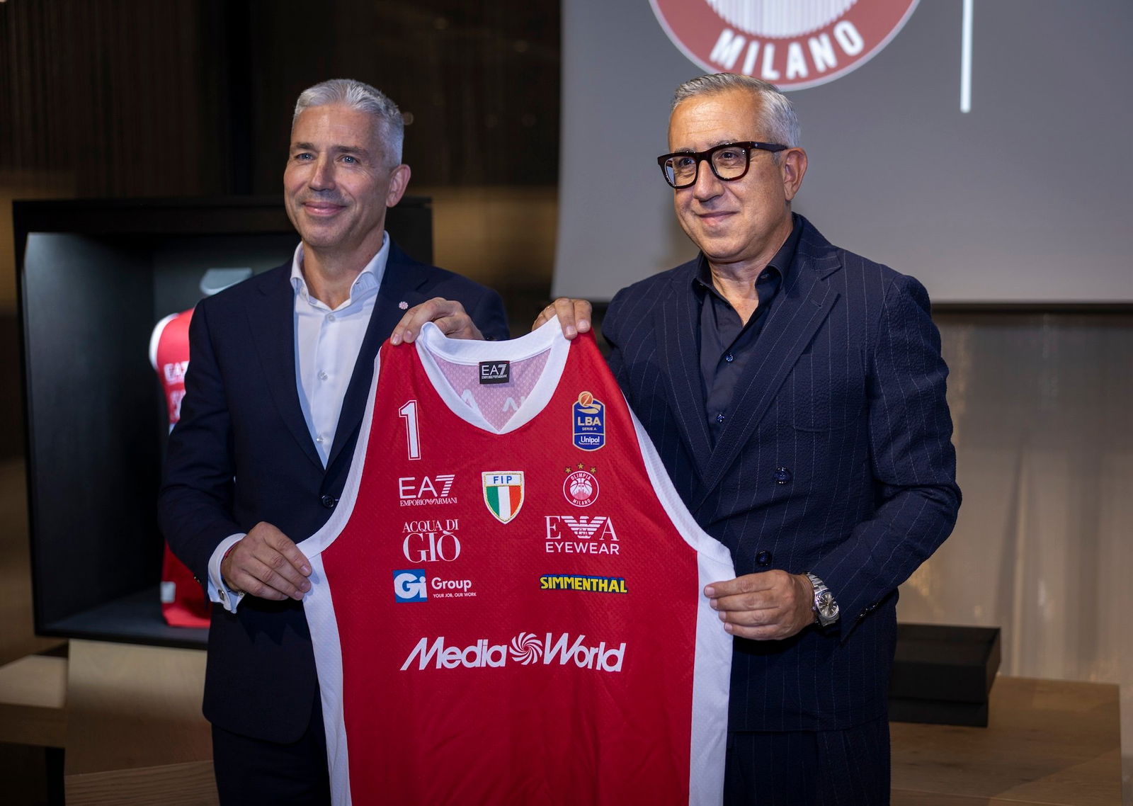 Immagine di MediaWorld debutta nel mondo del basket, è il nuovo sponsor dell'Olimpia Milano