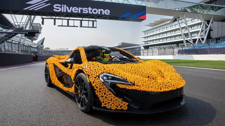 Immagine di 343.000 pezzi di LEGO per una supercar da 40 mph