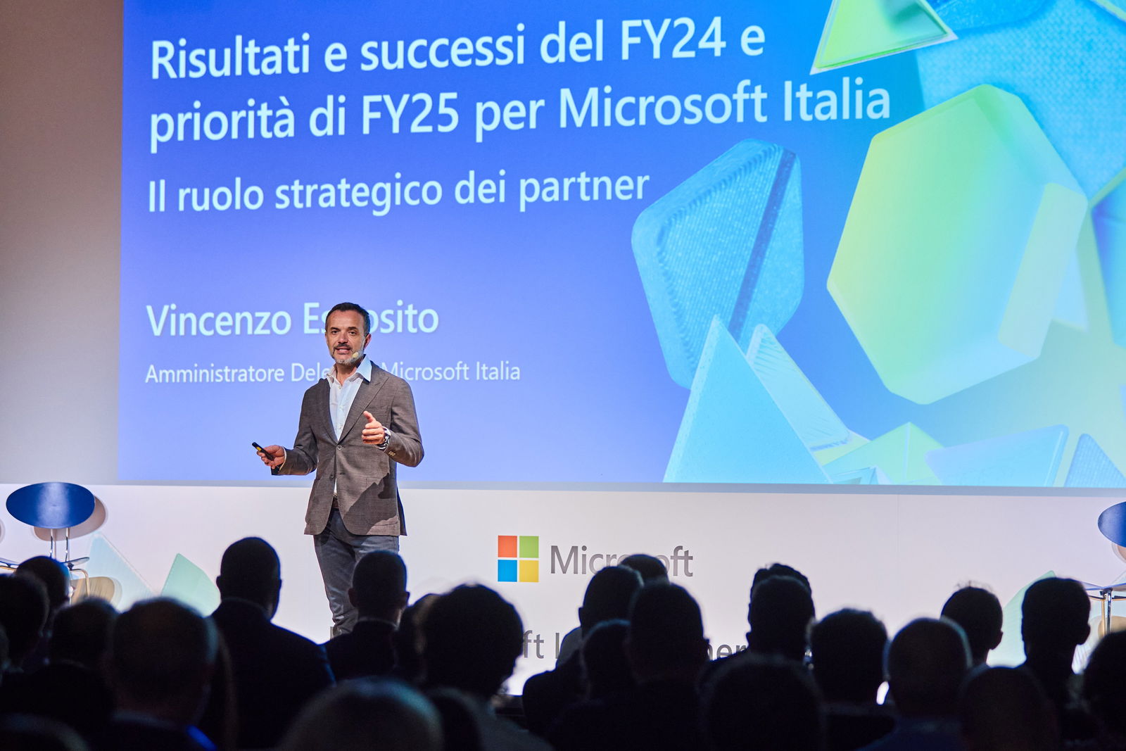 Immagine di Microsoft Italia annuncia nuove iniziative per sostenere l'adozione di cloud e IA generativa