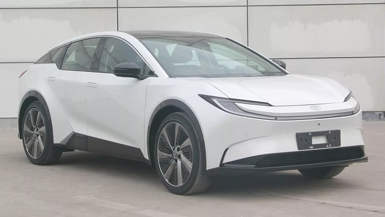 Immagine di Toyota frena sull'elettrico, la prossima generazione è rinviata