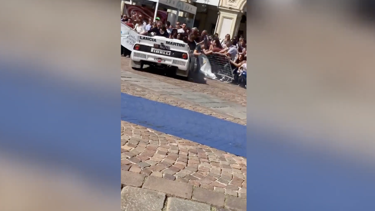 Immagine di Paura al Salone dell'auto di Torino: vettura fuori controllo