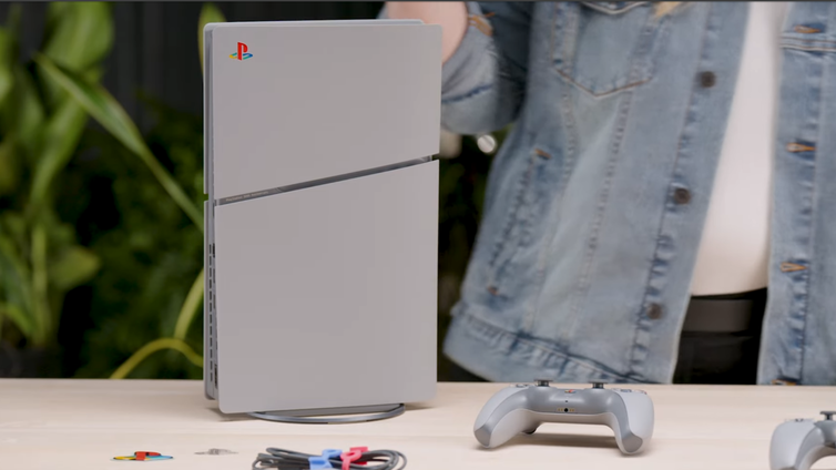 Immagine di PlayStation festeggia i 30 anni con console e periferiche a tema