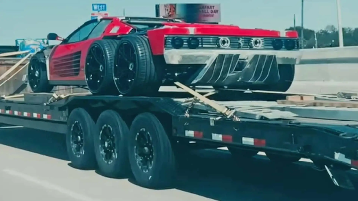 Immagine di [VIDEO] In America stanno costruendo una Ferrari Testarossa 6x6