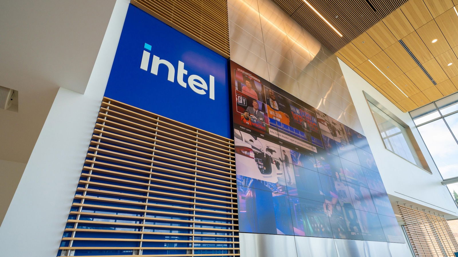 Immagine di Le Fab Intel non sono in vendita, ma TSMC ci tiene a dire che non le comprerebbe