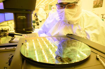 Intel cambia rotta: il 30% dei chip affidato a TSMC