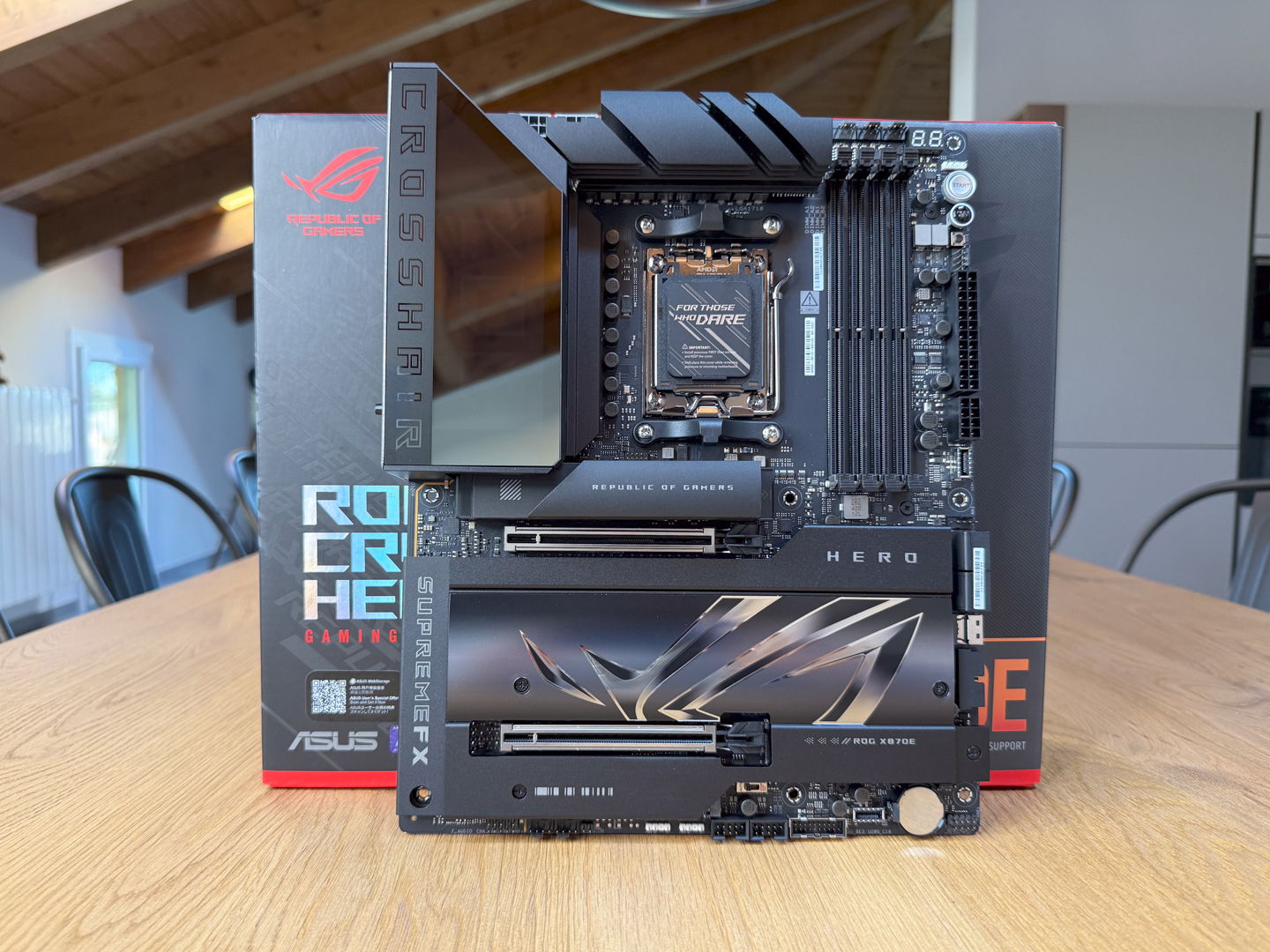 Immagine di ASUS ROG Crosshair X870E Hero, una scheda madre per chi non vuole compromessi