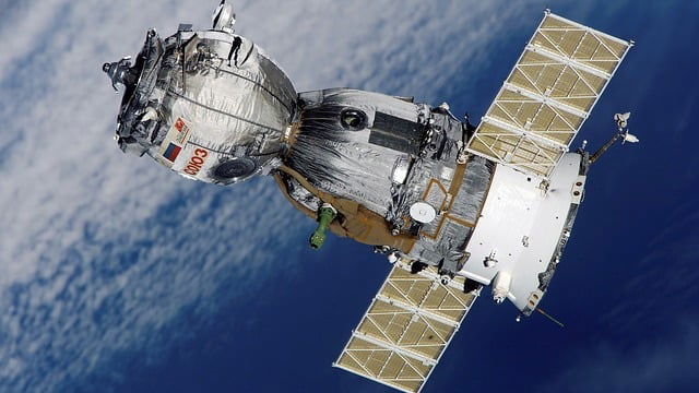 Immagine di L'ESA brucerà il prossimo satellite per studiarlo