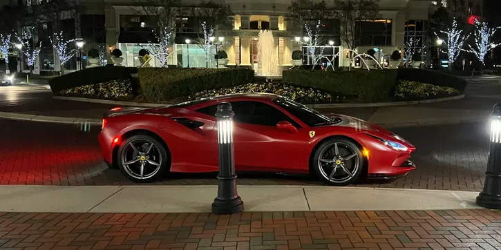 Immagine di Un paio di AirPods salvano una Ferrari da mezzo milione