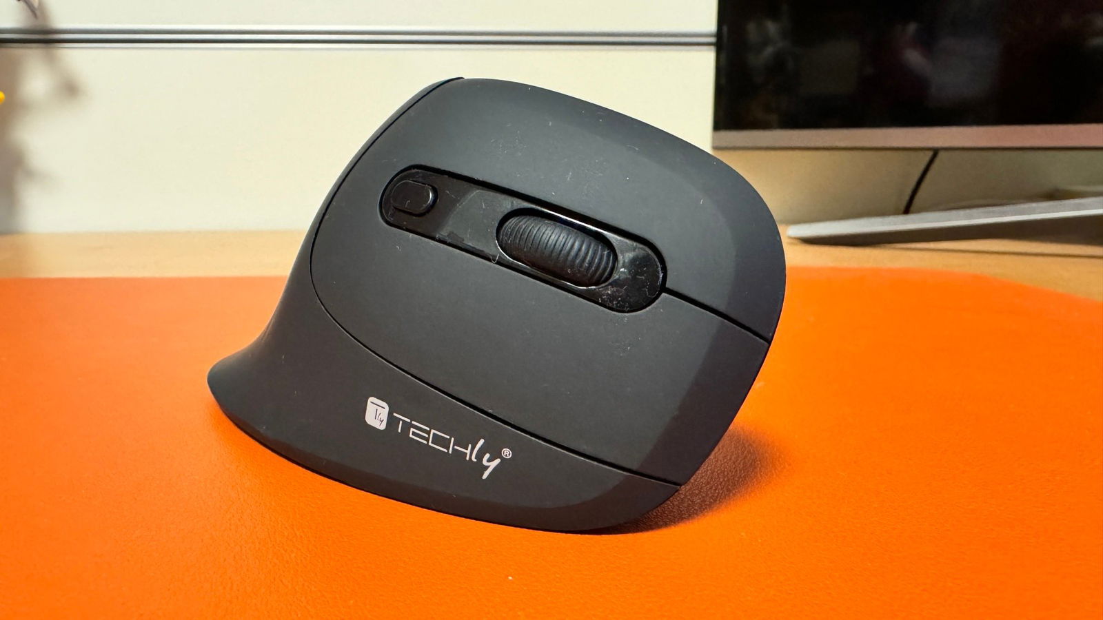 Immagine di Mouse verticale ottico wireless di Techly con risoluzione 1200/3200 DPI