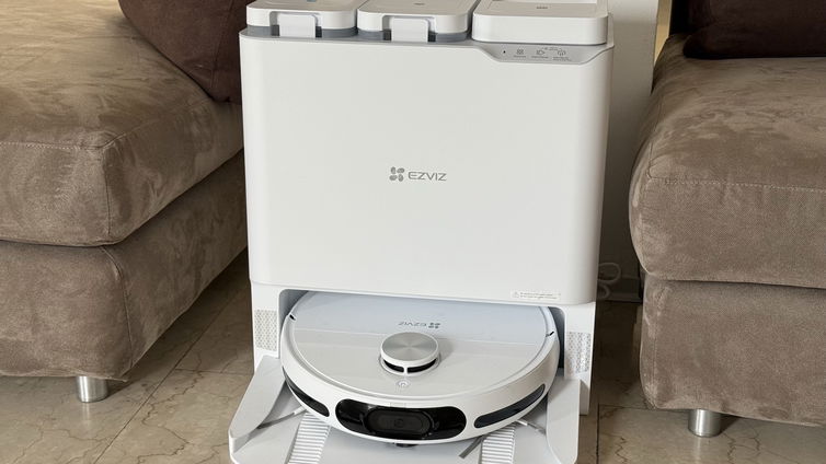 Immagine di EZVIZ lancia RS20 Pro, robot che aspira, lava e sorveglia la casa