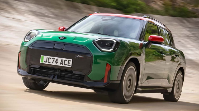 Immagine di Mini cambia rotta: addio all'elettrico totale entro 2030