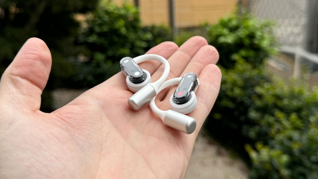 Immagine di Nothing Ear (Open), gli auricolari aperti super comodi con ChatGPT | Test & Recensione