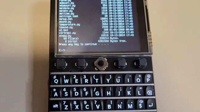 Immagine di C'è chi ha realizzato un "BlackBerry" con un Adafruit Feather