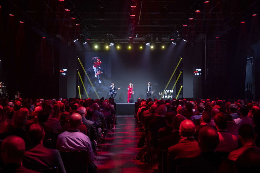 Gianmatteo Manghi, AD Cisco Italia, e Silvia Olchini, VP Secure Power Italy di Schneider Electric