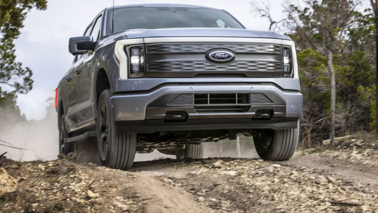 Immagine di Ford offre 22.500 $ ai concessionari per acquistare l'F-150 Lightning