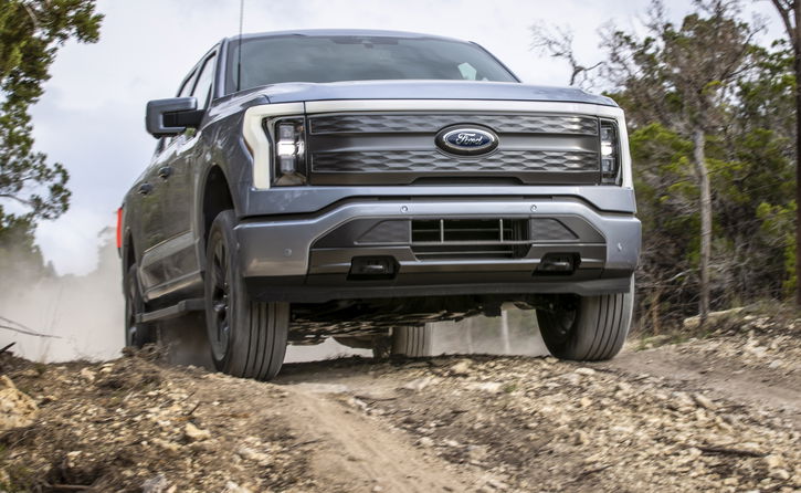 Immagine di Ford offre 22.500 $ ai concessionari per acquistare l'F-150 Lightning