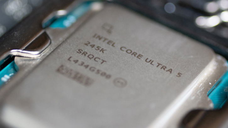 Immagine di Intel: in arrivo la patch per migliorare le prestazioni delle CPU Ultra 200S