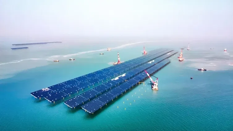 Immagine di La Cina ha inaugurato un incredibile impianto solare offshore da 1 GW