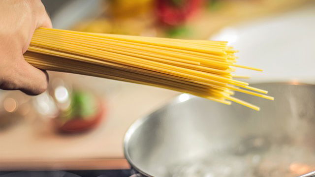 Immagine di Creati gli spaghetti più sottili al mondo, non si vedono a occhio nudo