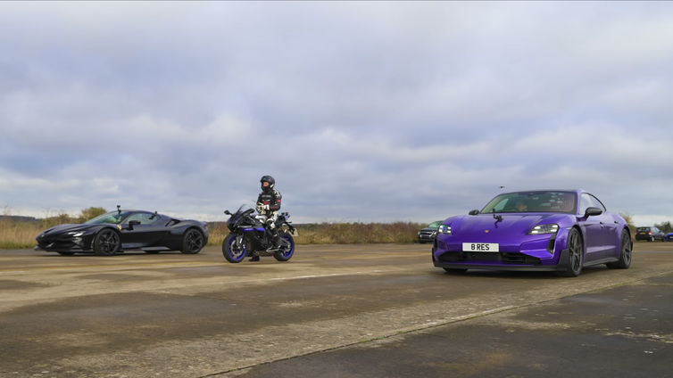 Immagine di [VIDEO] Drag Race: Porsche Taycan Turbo GT VS Ferrari SF90